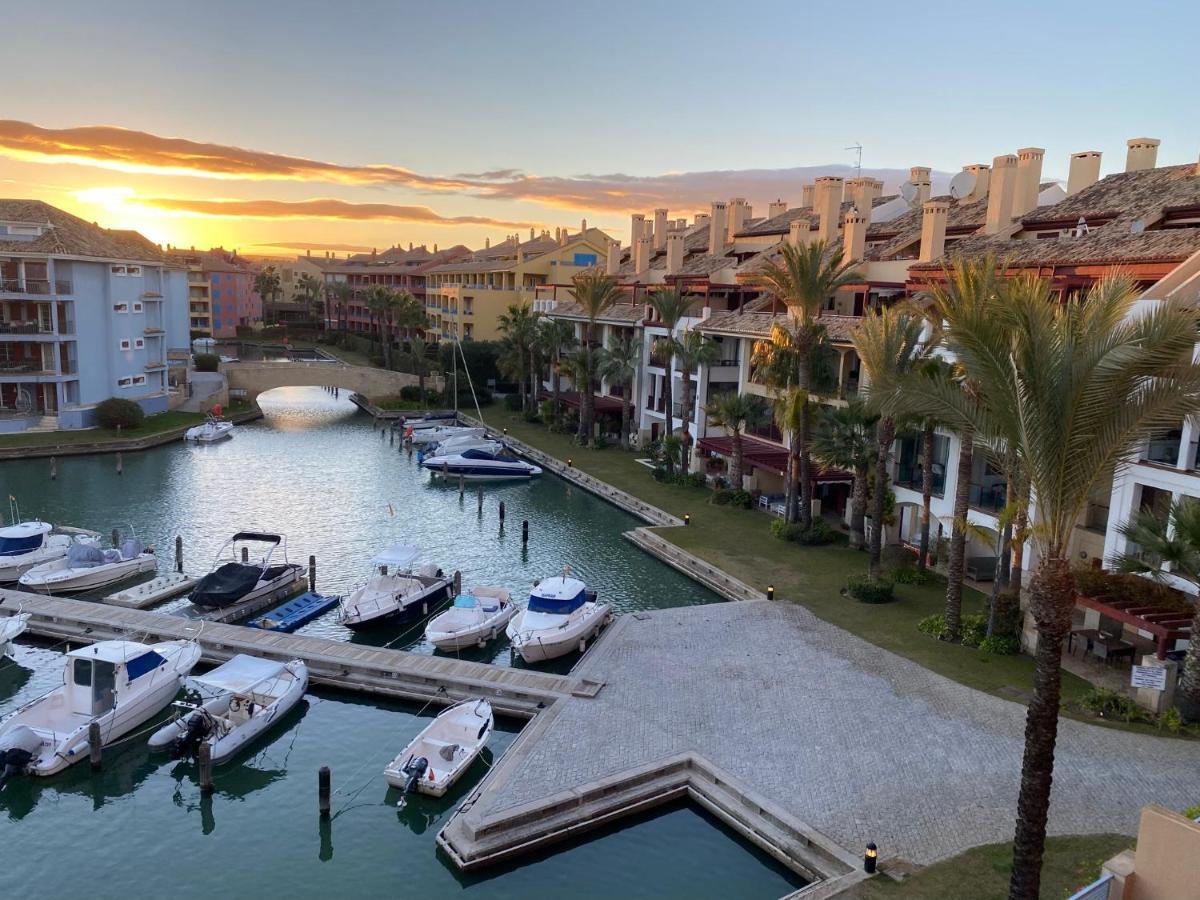 Apartamento Con Terraza Sobre La Marina De Sotogrande San Roque  Eksteriør billede