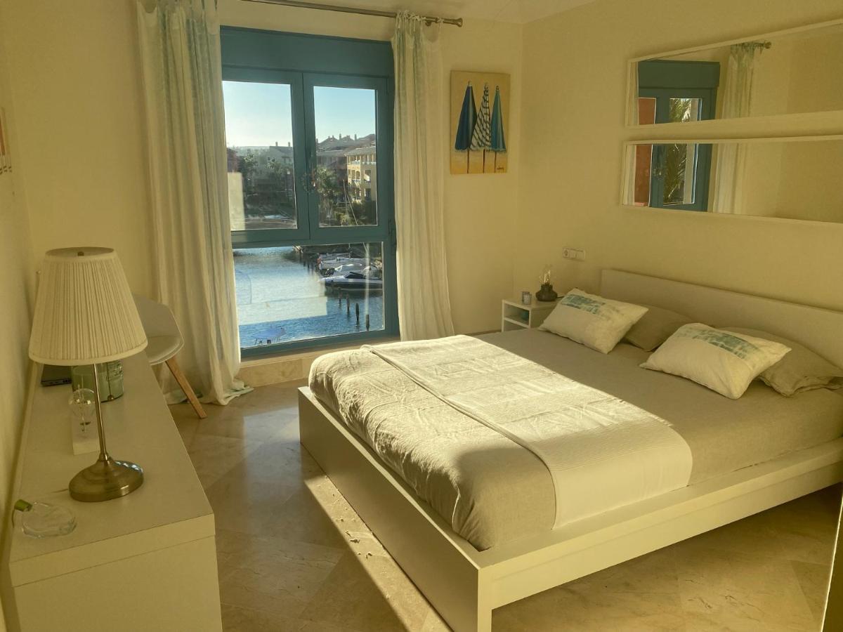 Apartamento Con Terraza Sobre La Marina De Sotogrande San Roque  Eksteriør billede