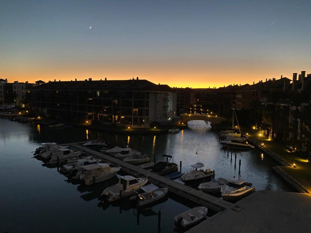 Apartamento Con Terraza Sobre La Marina De Sotogrande San Roque  Eksteriør billede